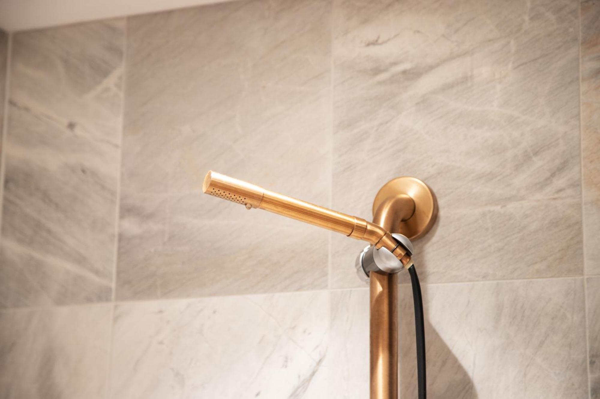 Отель 202 Elizabeth Сидней Экстерьер фото Shower head